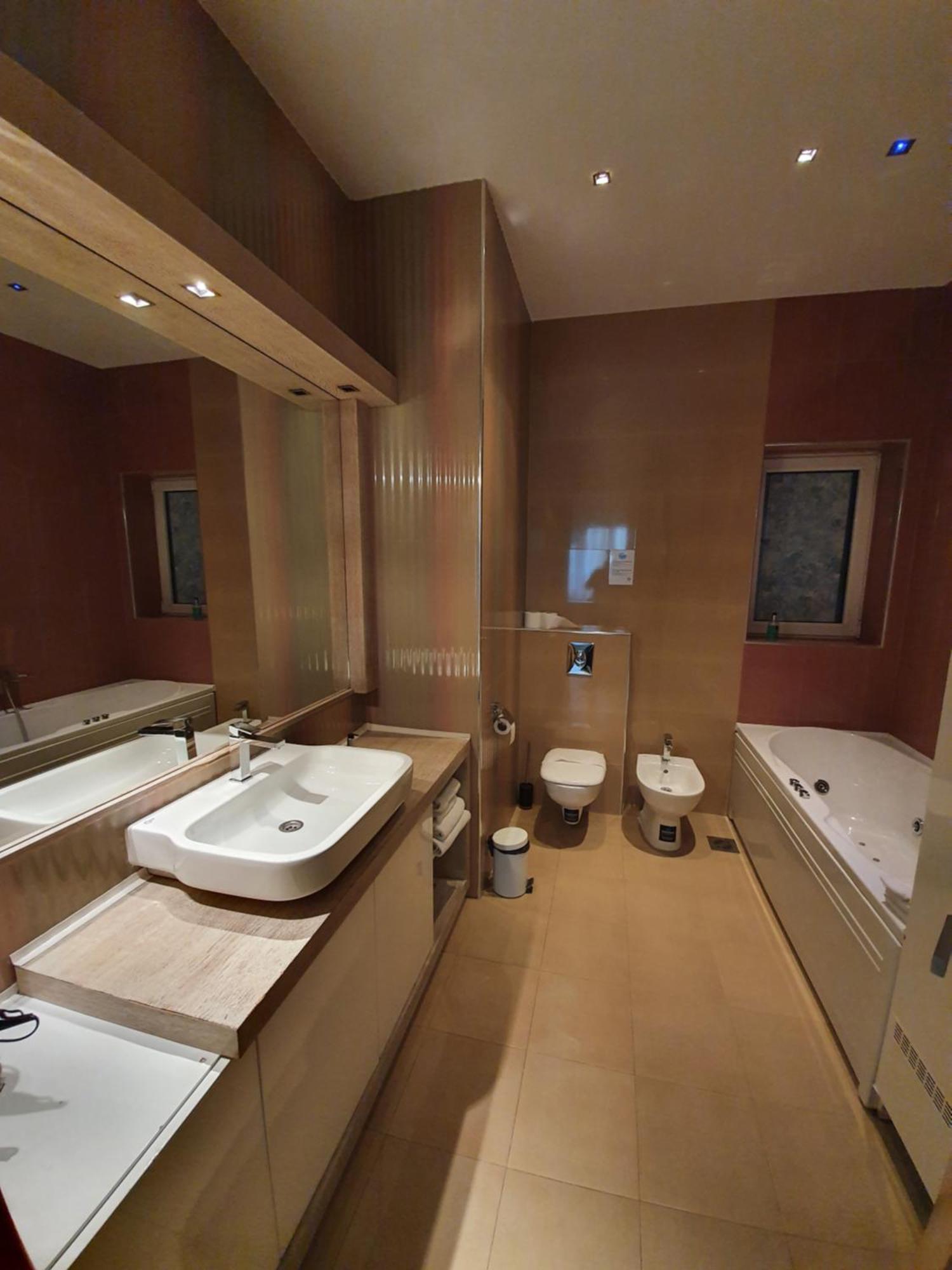 Privilege Suites By Central Park Beograd Værelse billede